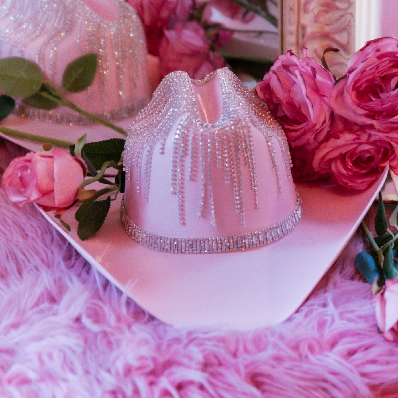 HUSTLER in white and pink